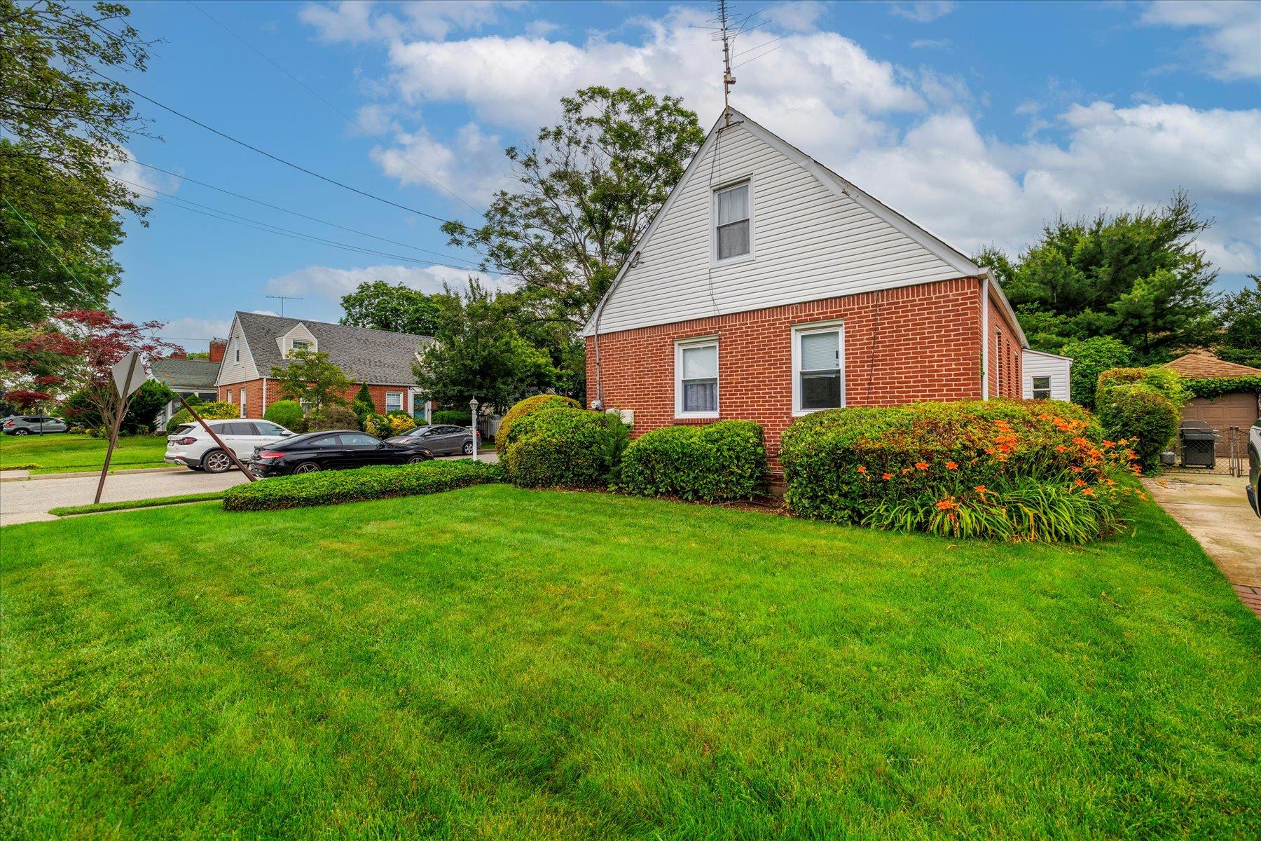 #18 photo, 360 Foch Boulevard, Mineola , NY 11501