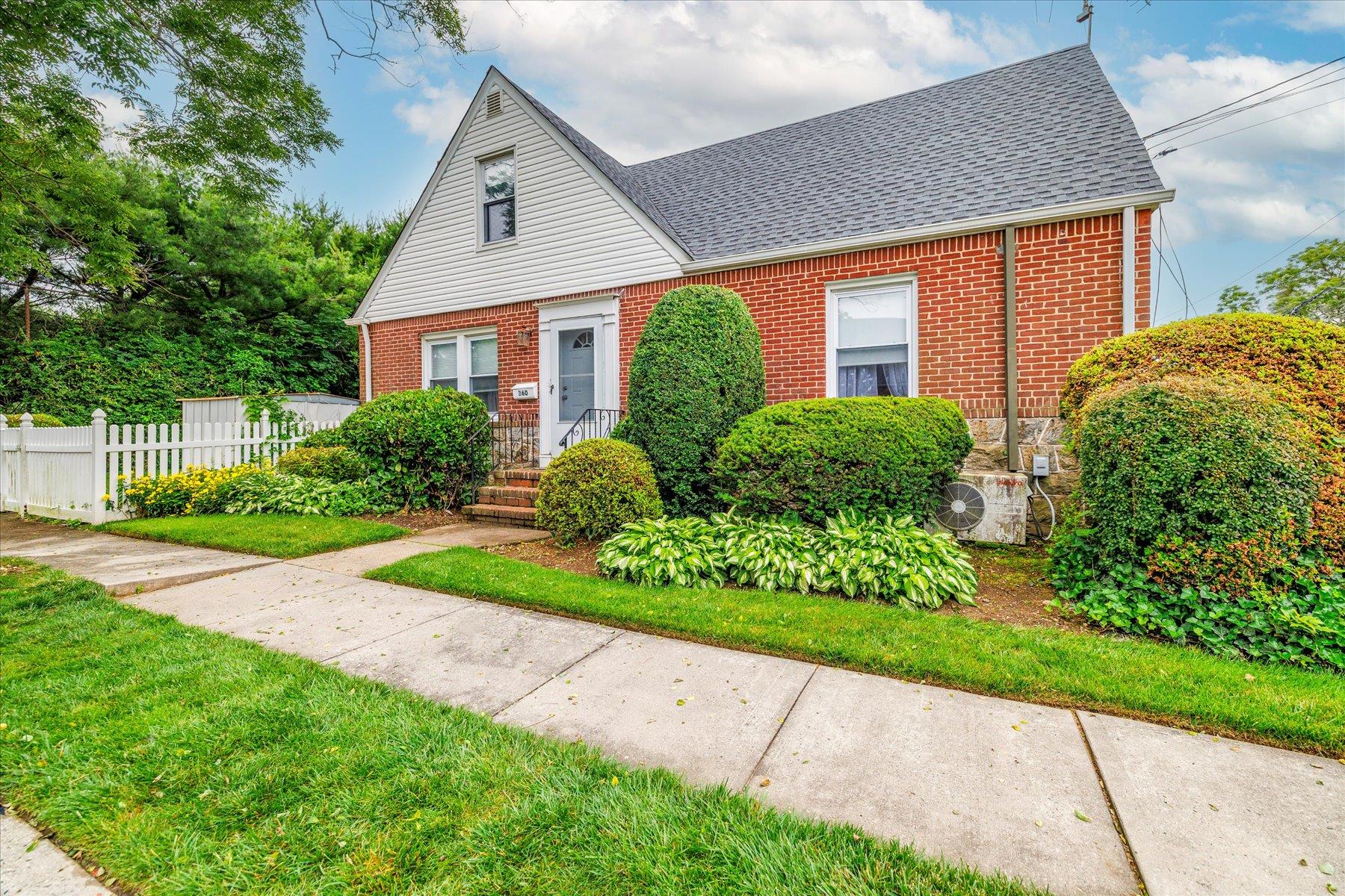 #2 photo, 360 Foch Boulevard, Mineola , NY 11501