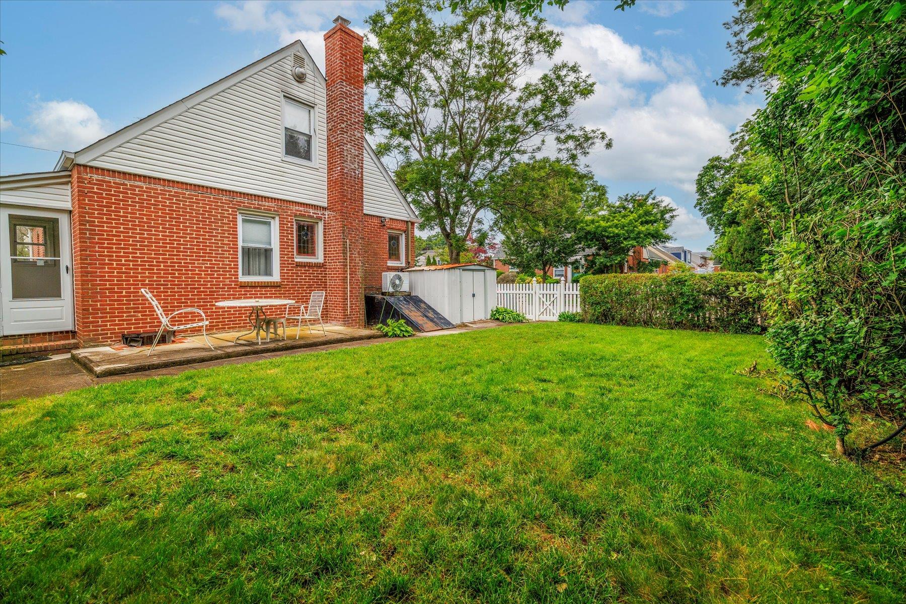 #20 photo, 360 Foch Boulevard, Mineola , NY 11501