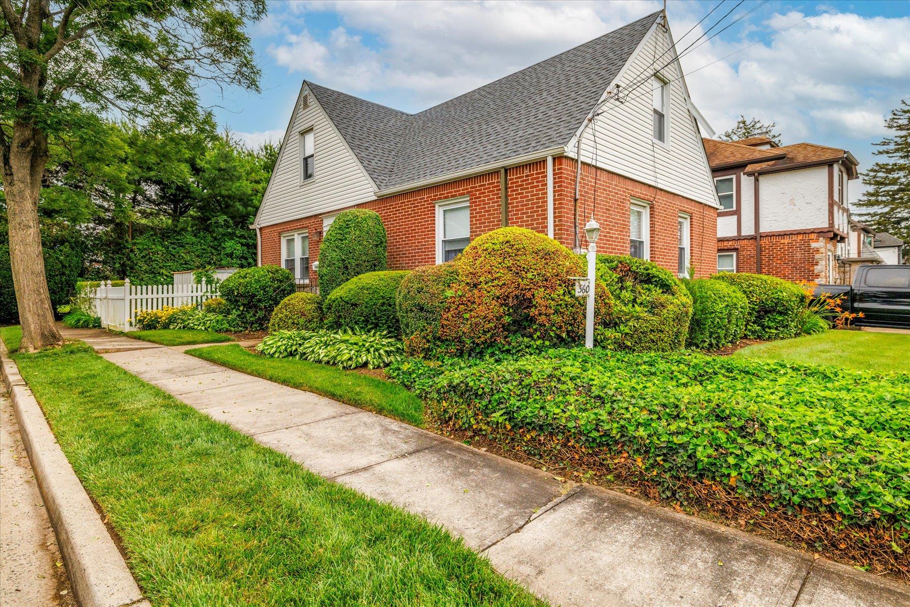 #3 photo, 360 Foch Boulevard, Mineola , NY 11501