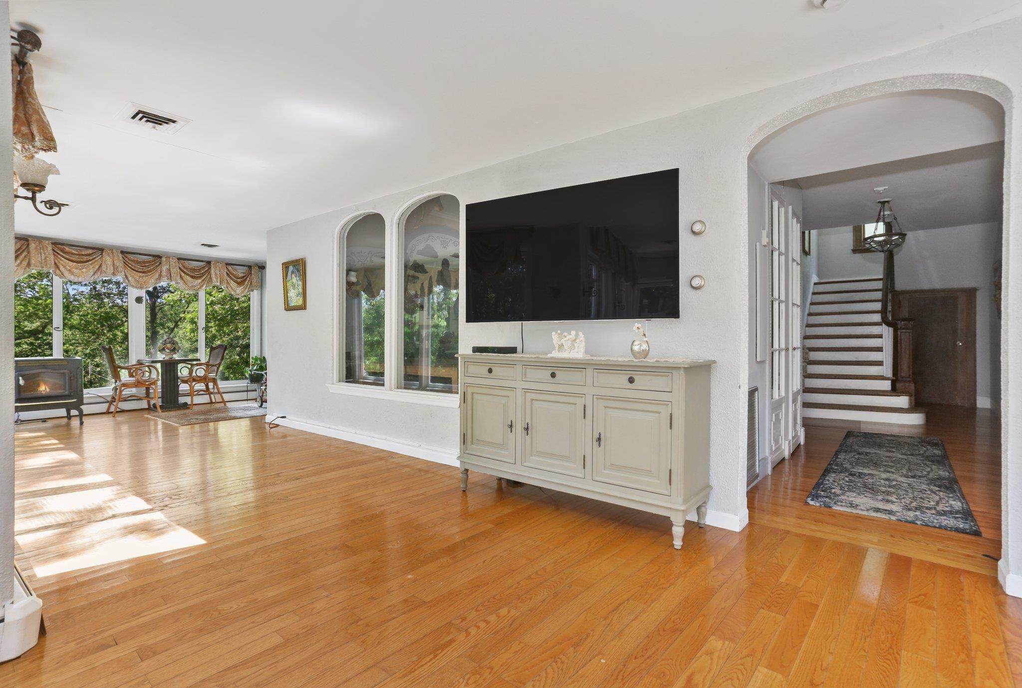 #10 photo, 42 N Healy Avenue, Hartsdale , NY 10530