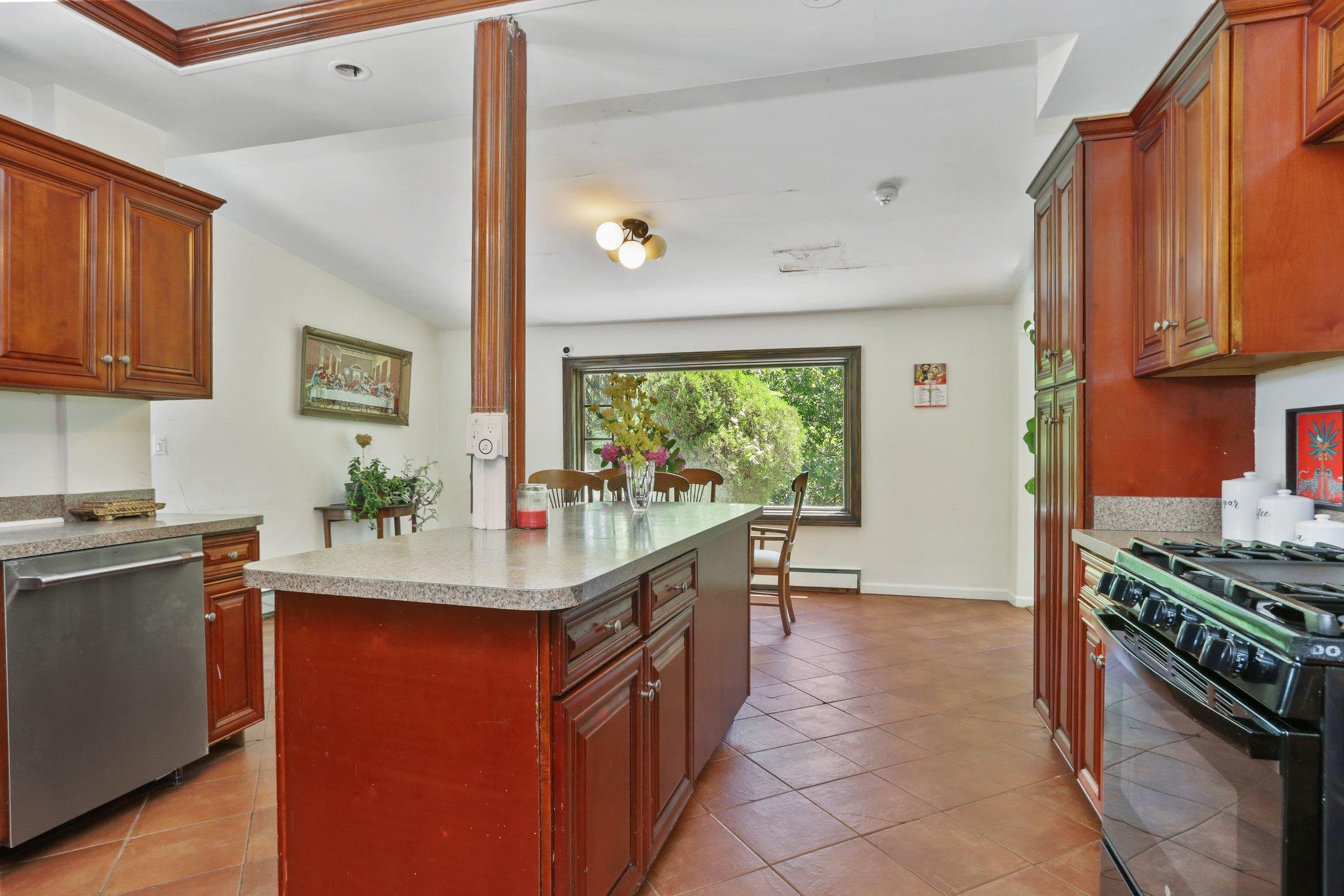 #19 photo, 42 N Healy Avenue, Hartsdale , NY 10530