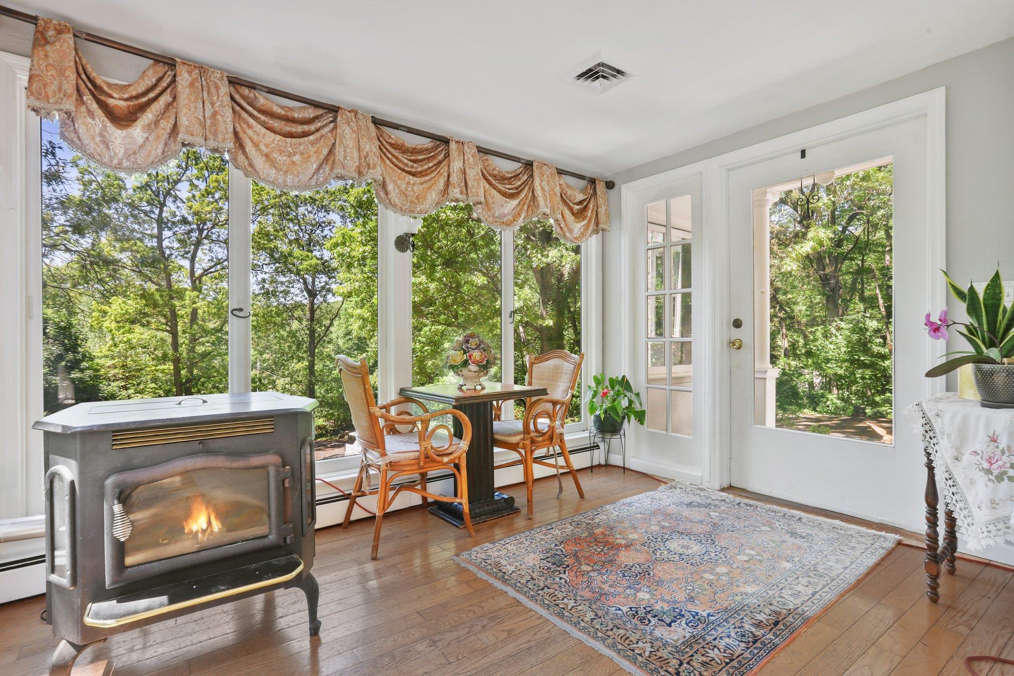 #4 photo, 42 N Healy Avenue, Hartsdale , NY 10530