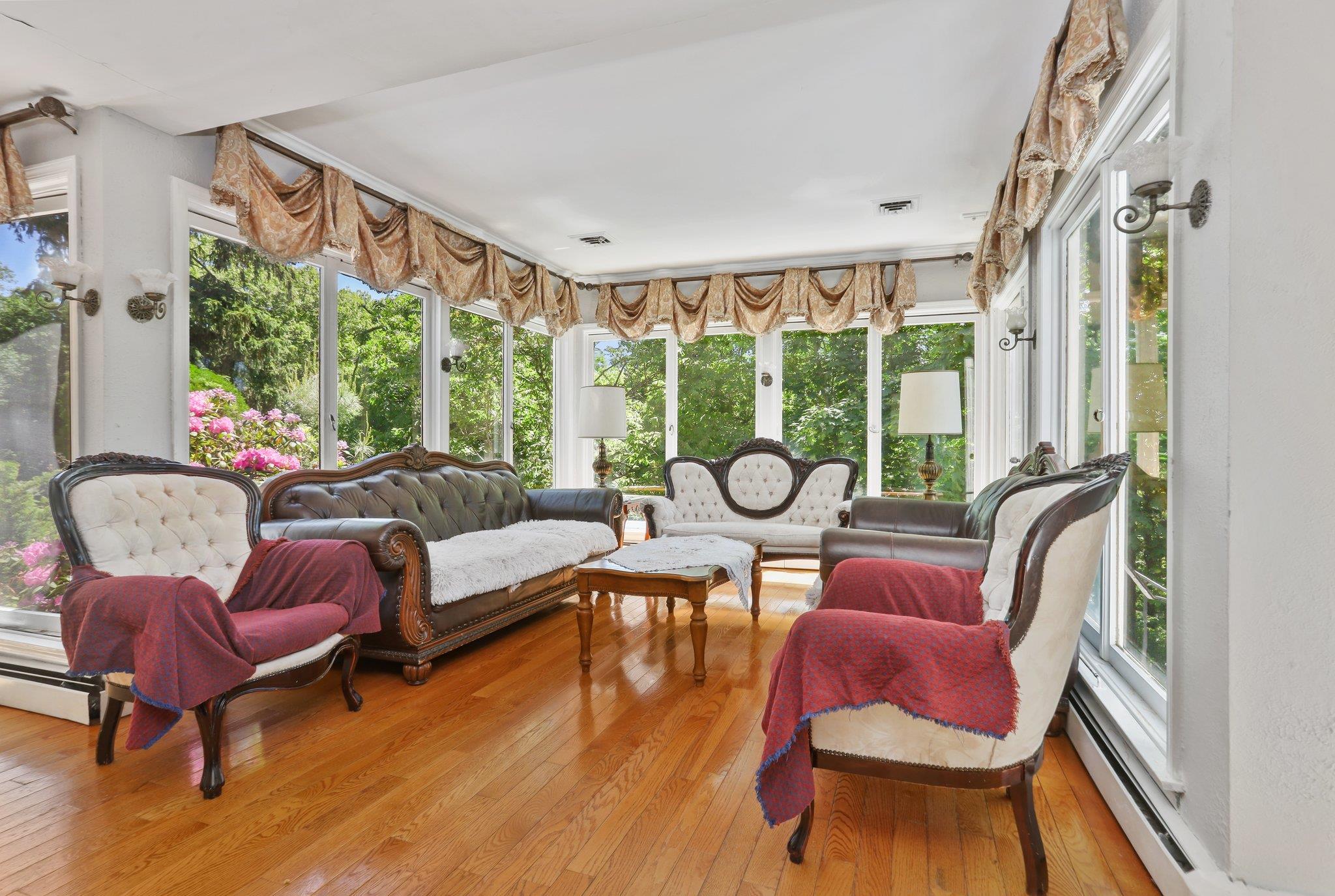 #7 photo, 42 N Healy Avenue, Hartsdale , NY 10530