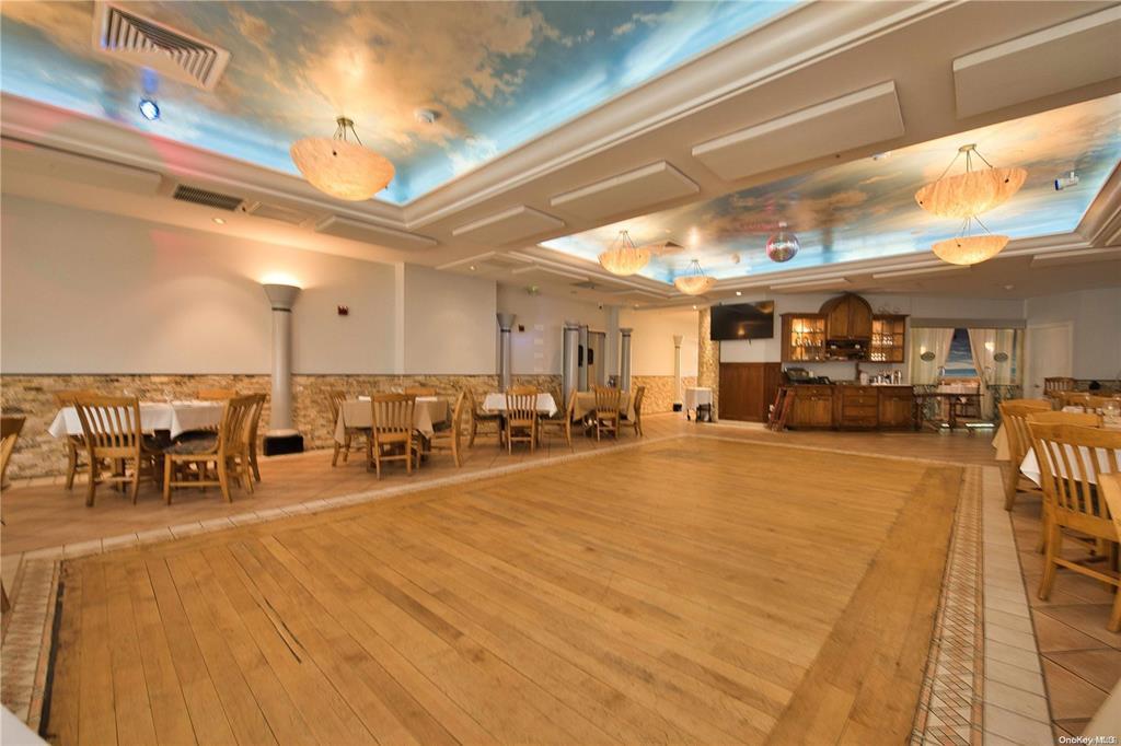 #12 photo, 908-912B Hempstead Turnpike, ナッソー郡 Franklin Square , NY 11010