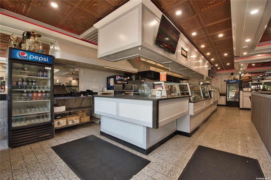 #15 photo, 908-912B Hempstead Turnpike, ナッソー郡 Franklin Square , NY 11010