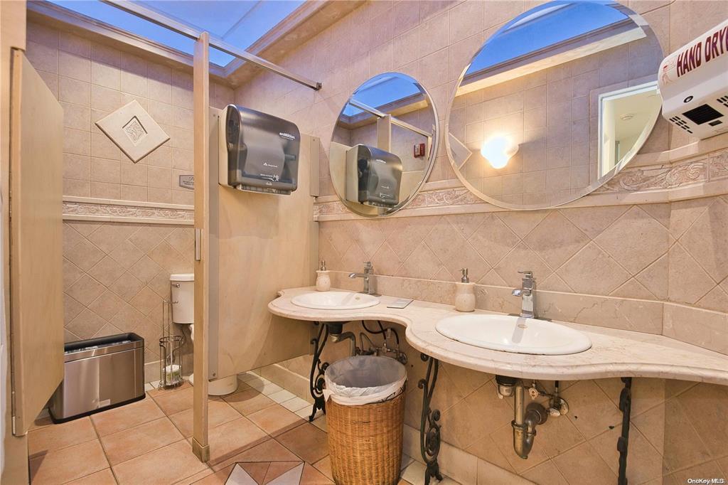 #8 photo, 908-912B Hempstead Turnpike, ナッソー郡 Franklin Square , NY 11010