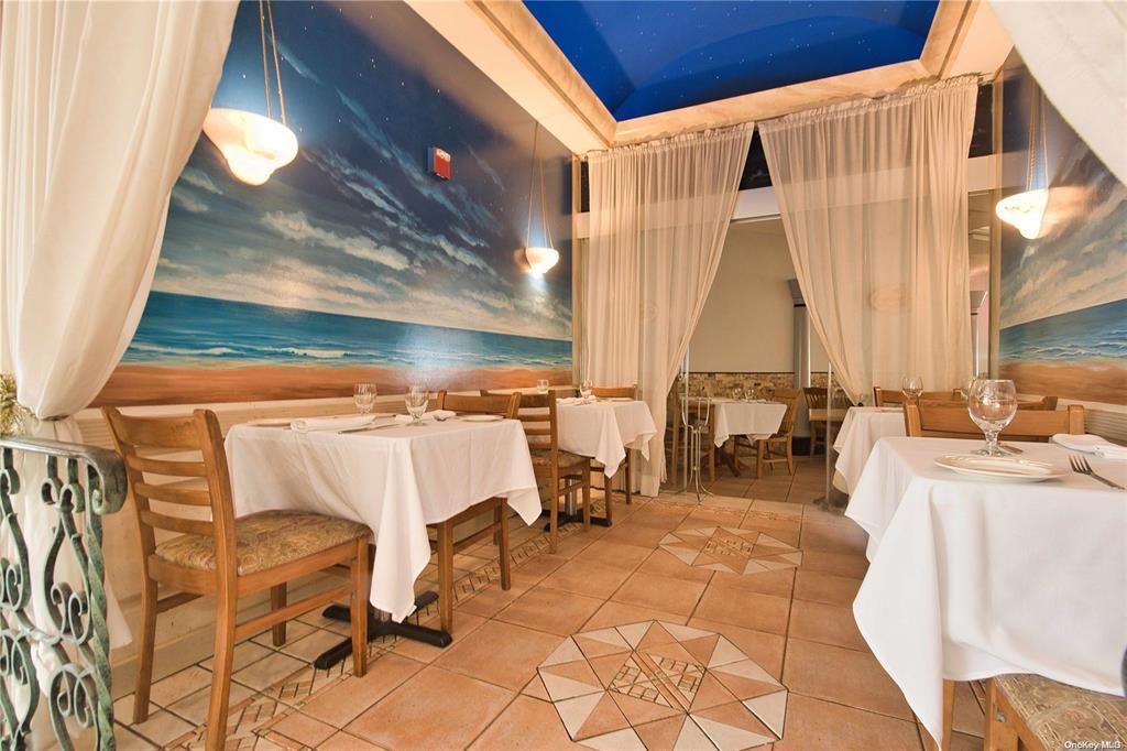 #9 photo, 908-912B Hempstead Turnpike, ナッソー郡 Franklin Square , NY 11010