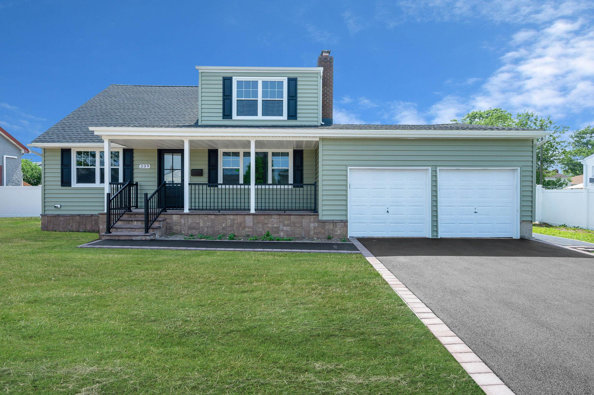 #1 photo, 339 Deauville Parkway, سوفولك Lindenhurst , NY 11757