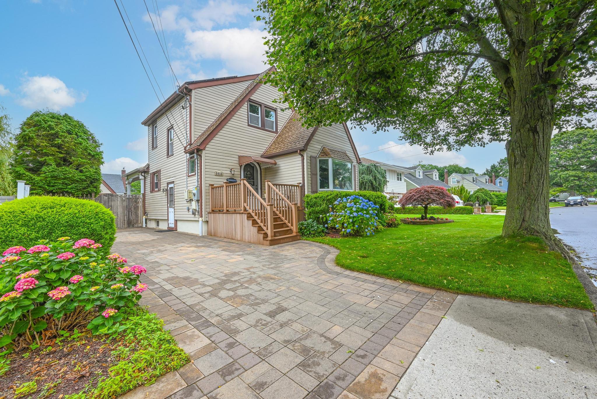 #1 photo, 3853 Lincoln Street, Seaford , NY 11783