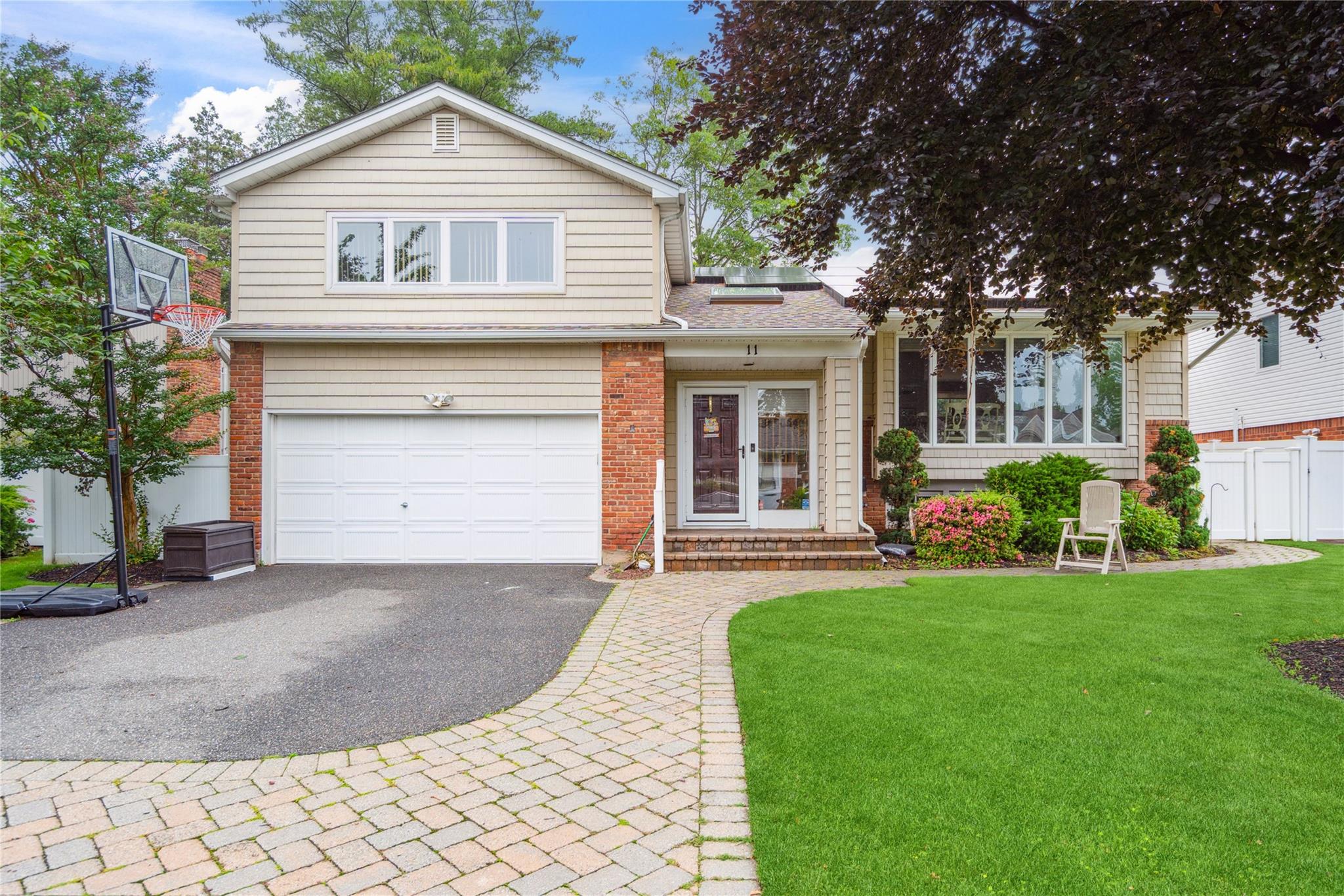 #1 photo, 11 Robin Lane, ناسو Plainview , NY 11803