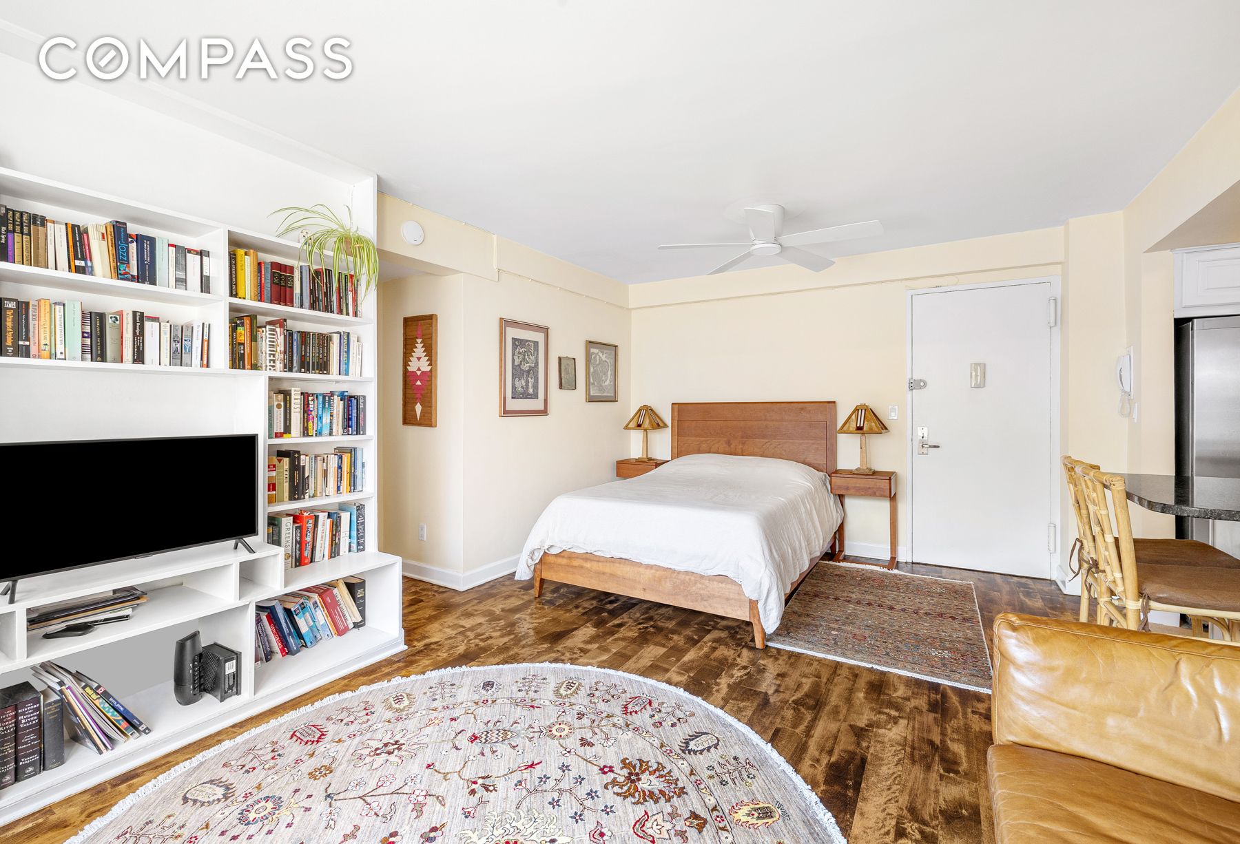 #7 photo, 55 E 9th Street, Greenwich Village , NY 10003