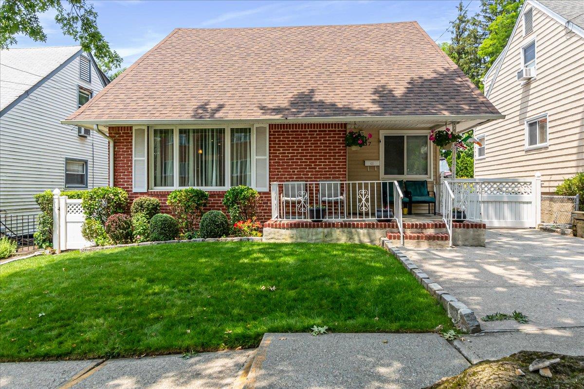 #1 photo, 24837 Thebes Avenue, كوينز Little Neck , NY 11362