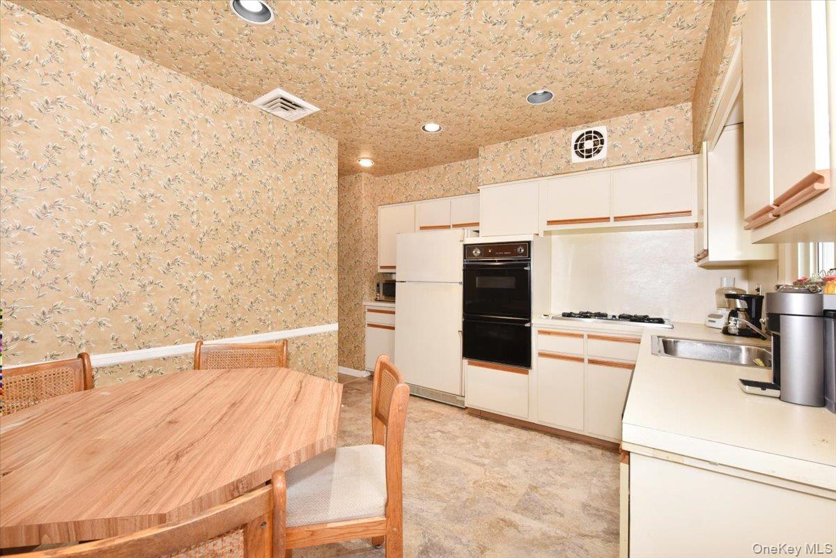 #12 photo, 8519 212th Street, クイーンズ区 Hollis Hills , NY 11427