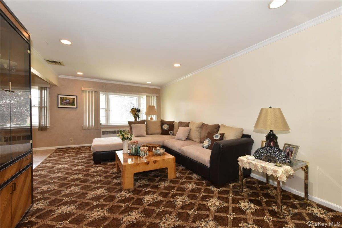 #5 photo, 8519 212th Street, クイーンズ区 Hollis Hills , NY 11427