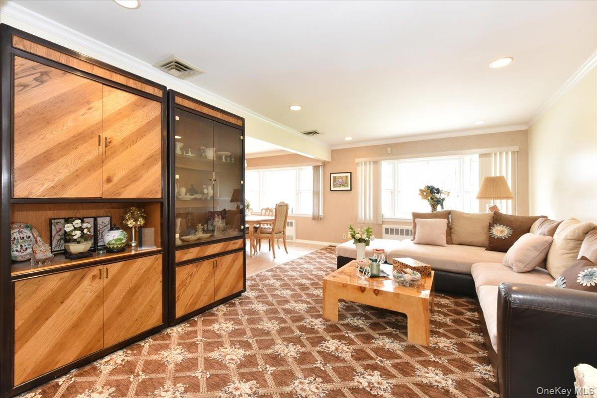 #6 photo, 8519 212th Street, クイーンズ区 Hollis Hills , NY 11427