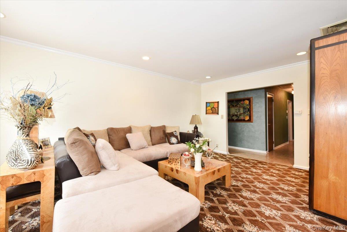 #7 photo, 8519 212th Street, クイーンズ区 Hollis Hills , NY 11427