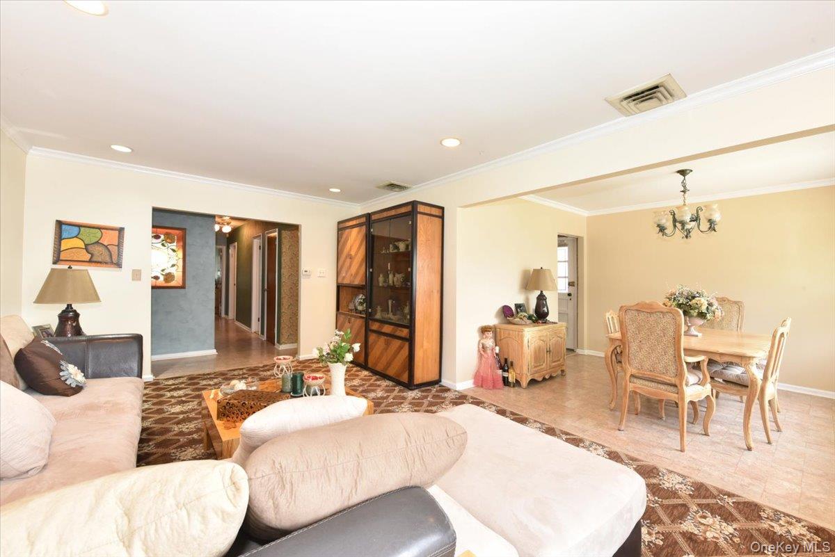 #8 photo, 8519 212th Street, クイーンズ区 Hollis Hills , NY 11427