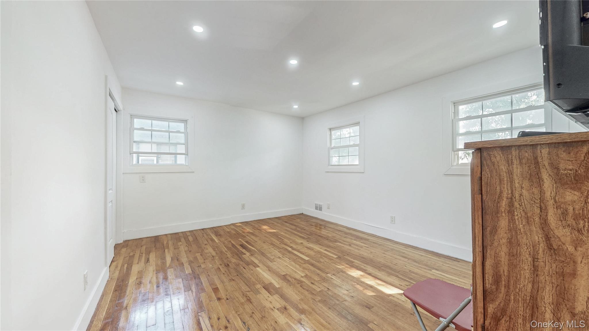 #13 photo, 110-01 175th Street, クイーンズ区 Jamaica , NY 11433