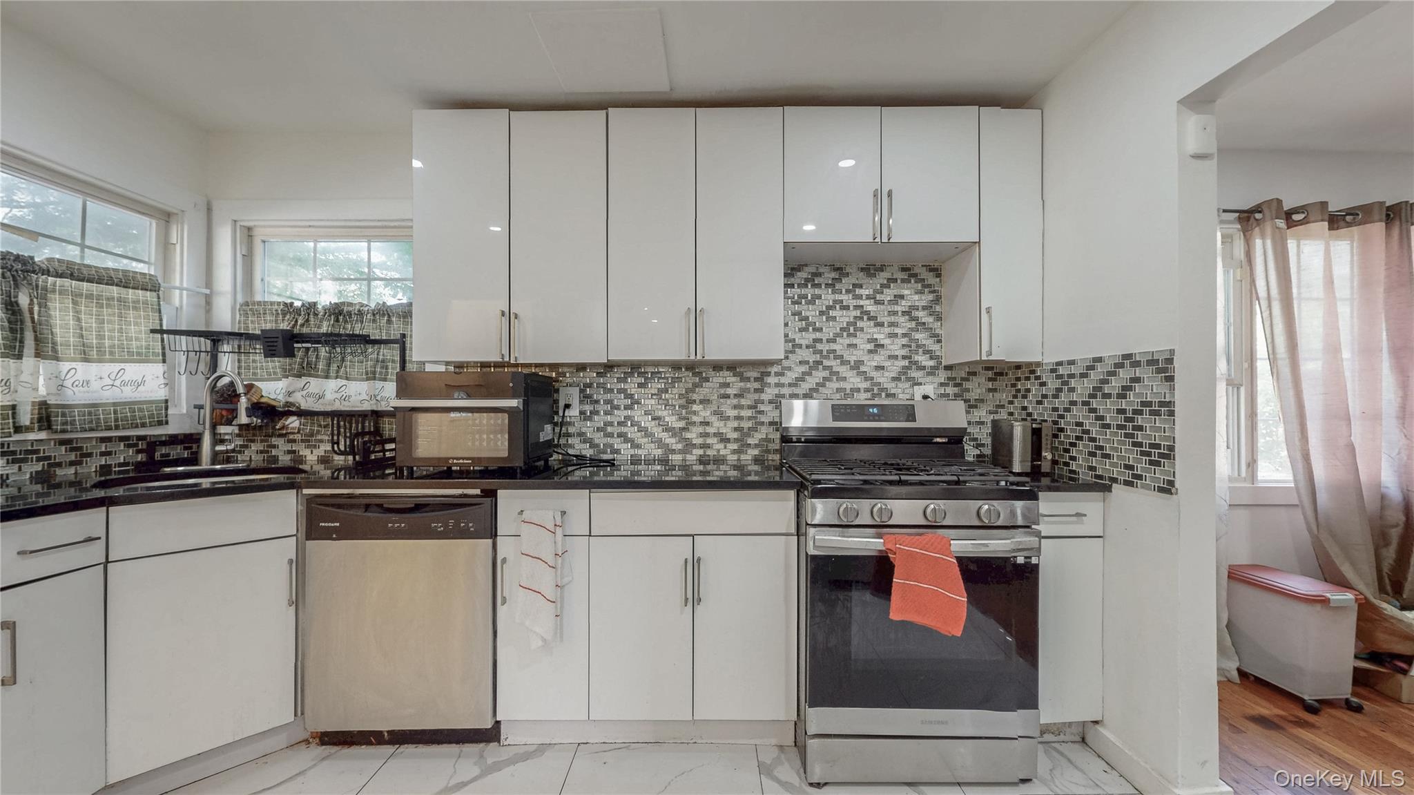 #9 photo, 110-01 175th Street, クイーンズ区 Jamaica , NY 11433