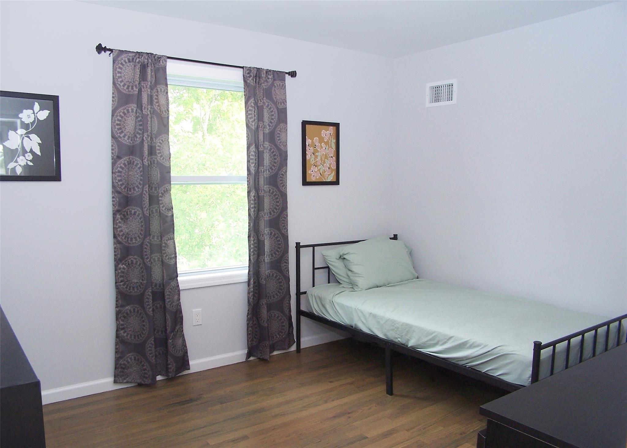 #19 photo, 8 W Narcissus Road, سوفولك Mastic Beach , NY 11951