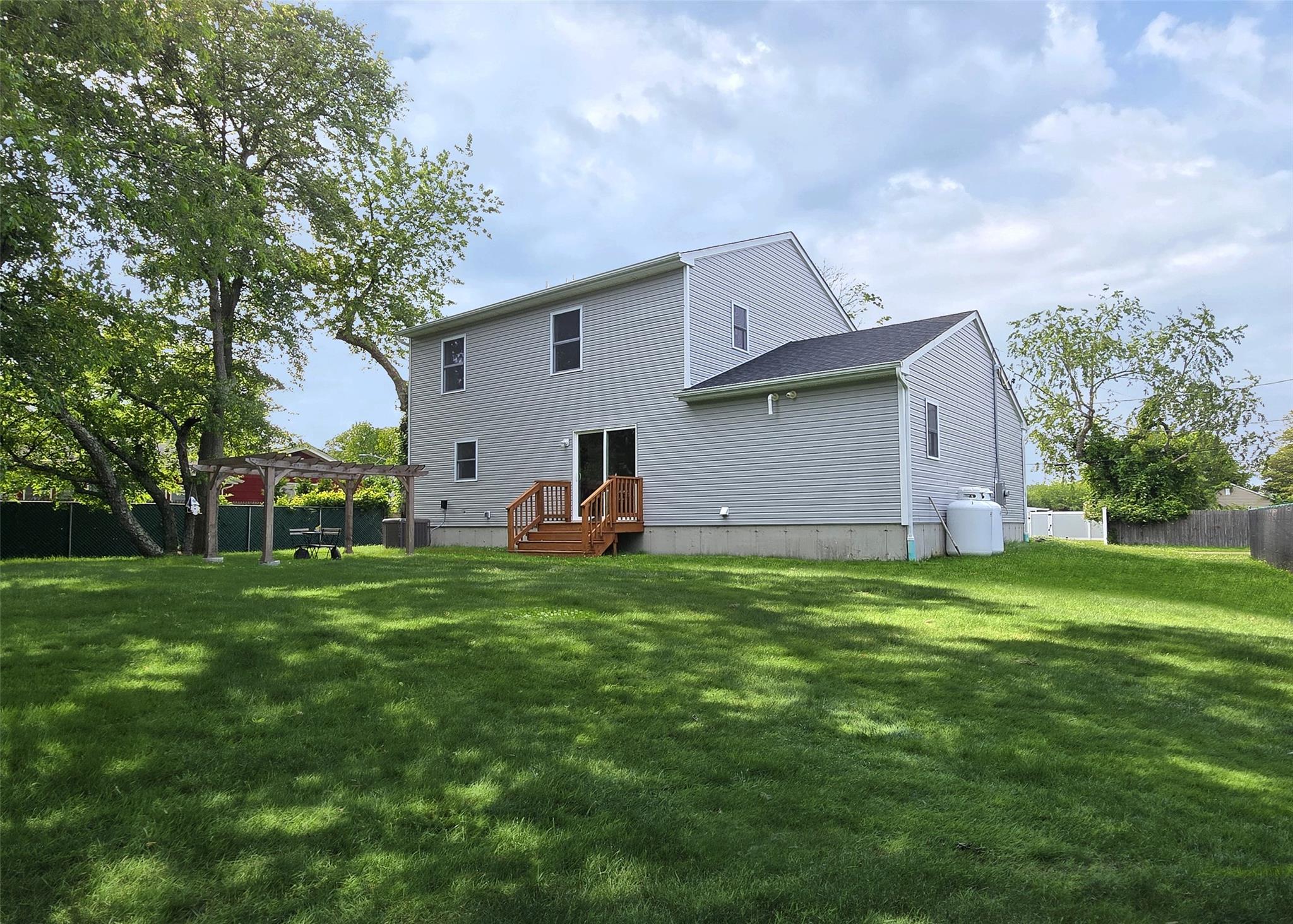 #2 photo, 8 W Narcissus Road, سوفولك Mastic Beach , NY 11951