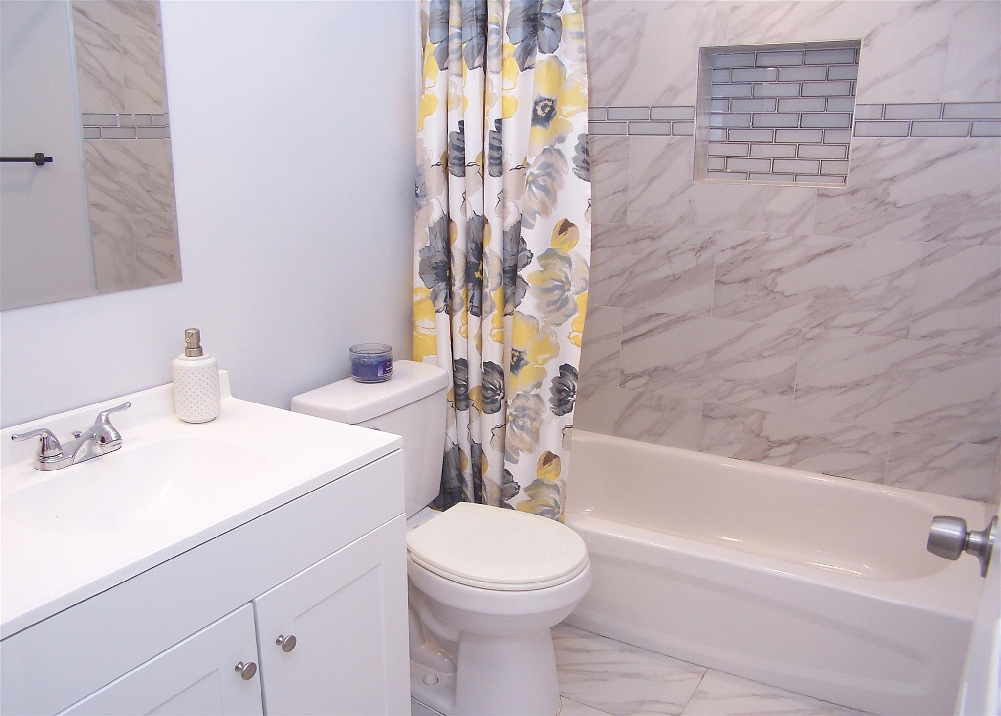 #20 photo, 8 W Narcissus Road, سوفولك Mastic Beach , NY 11951