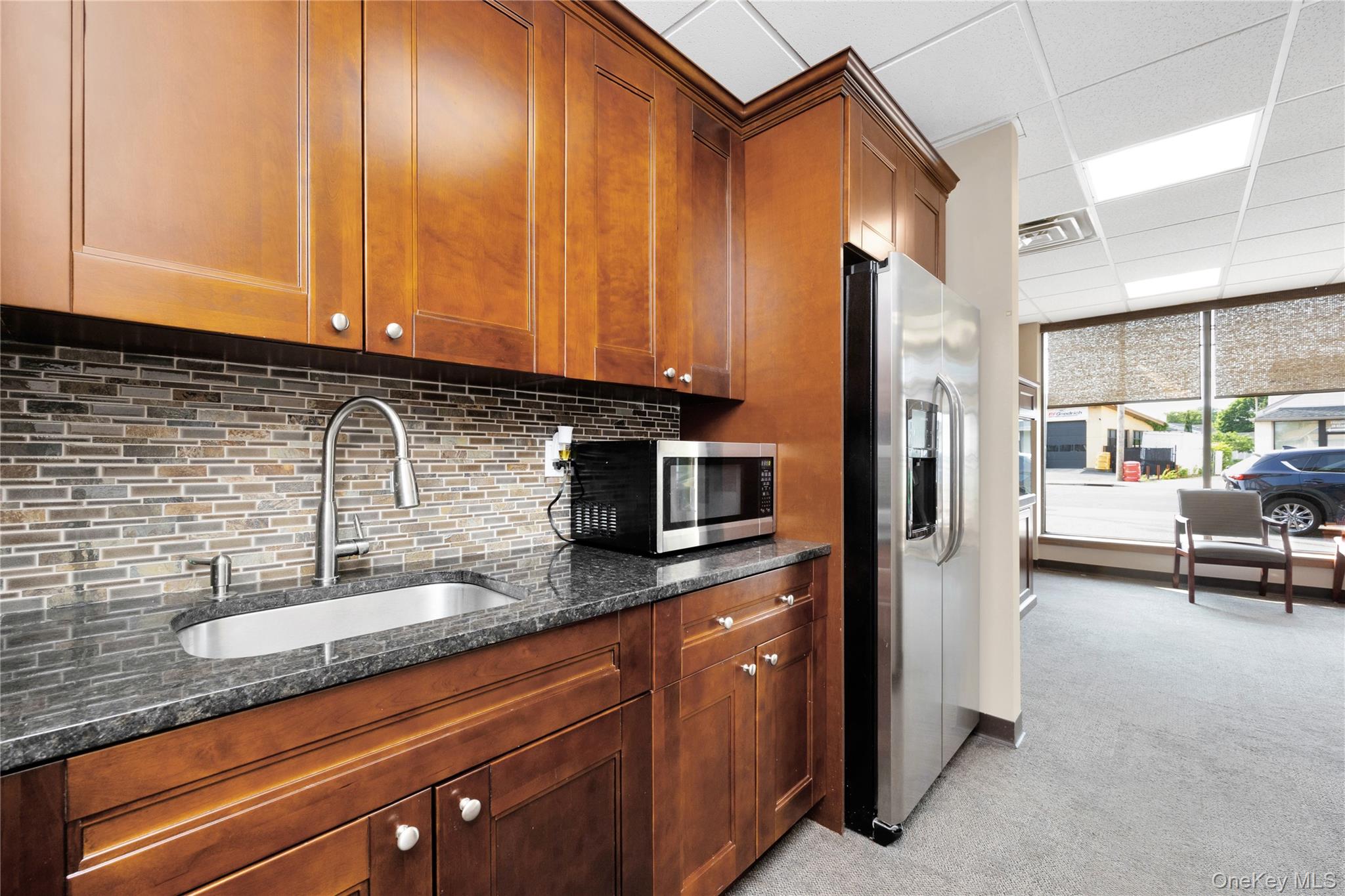 #10 photo, 245-249 Montauk Highway, サフォーク郡 Lindenhurst , NY 11757