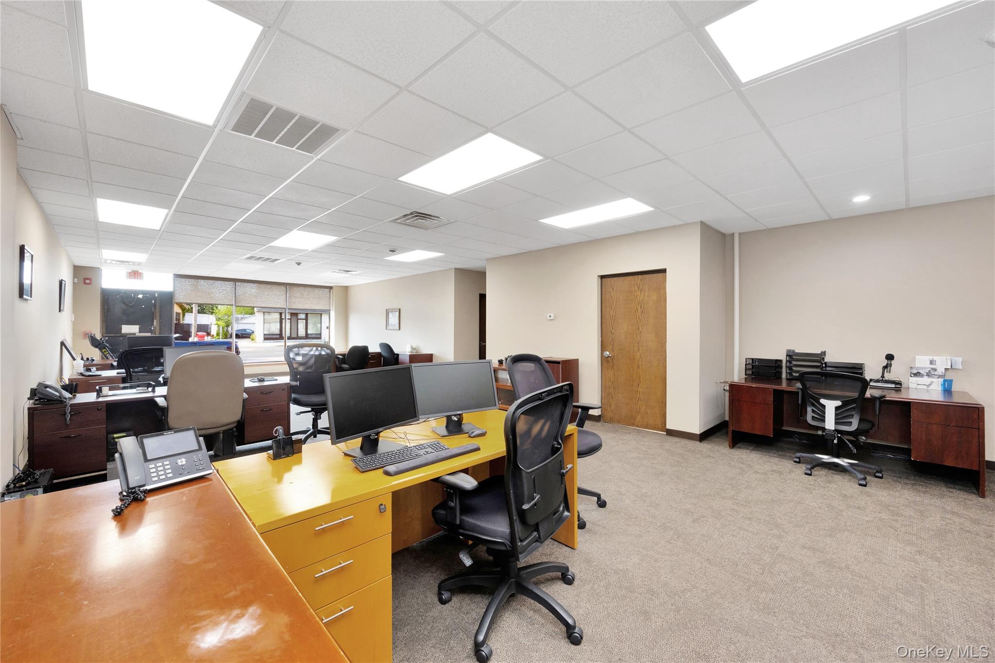 #18 photo, 245-249 Montauk Highway, サフォーク郡 Lindenhurst , NY 11757