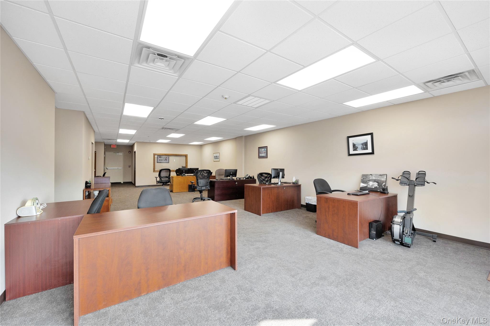 #19 photo, 245-249 Montauk Highway, サフォーク郡 Lindenhurst , NY 11757