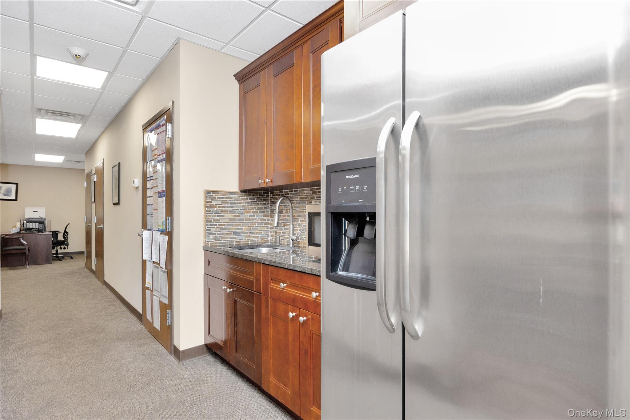 #9 photo, 245-249 Montauk Highway, サフォーク郡 Lindenhurst , NY 11757