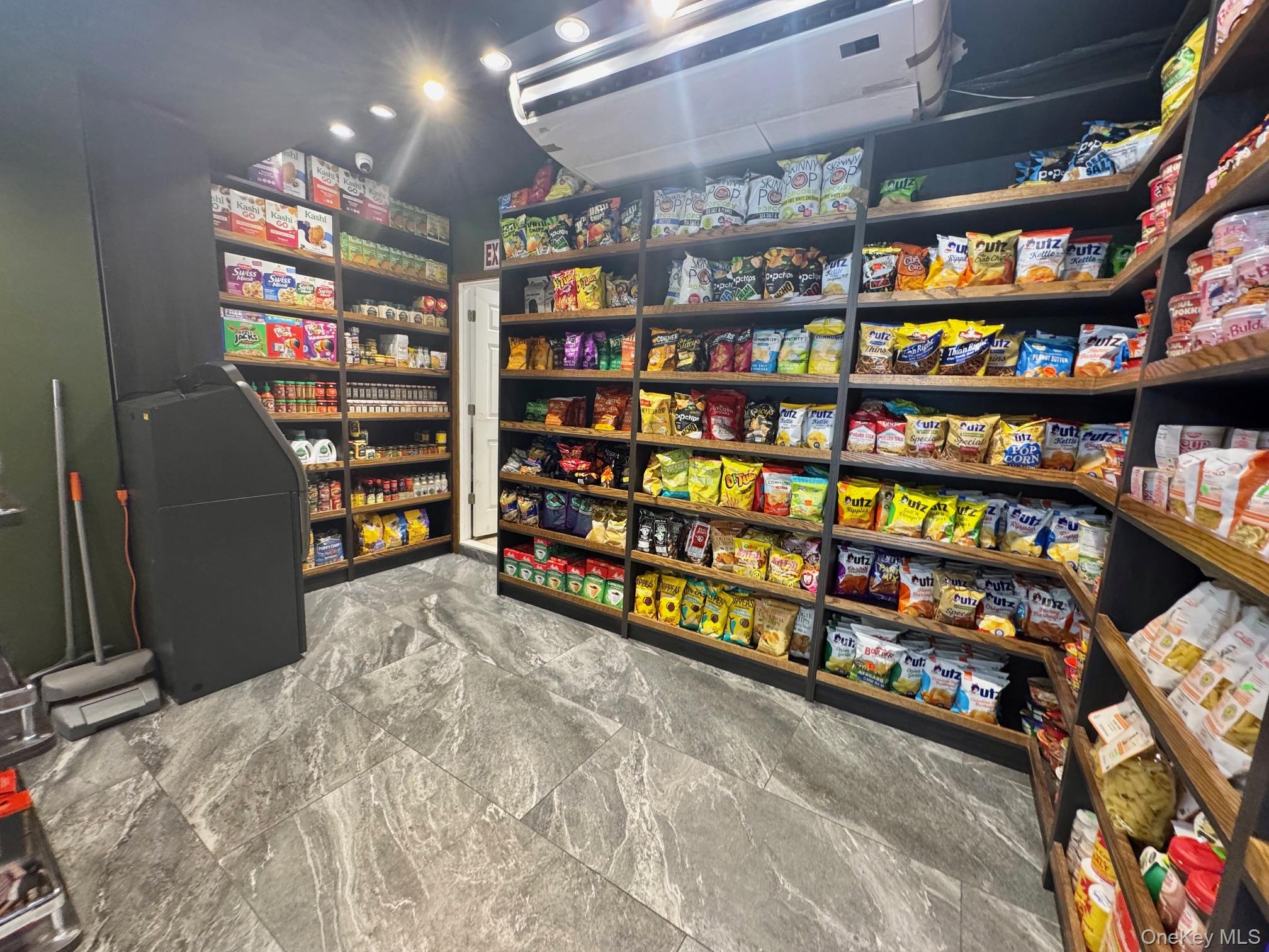 #18 photo, 322 Union Avenue, ブルックリン区 Brooklyn , NY 11211