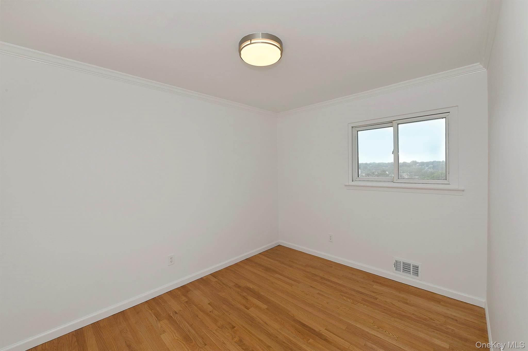 #19 photo, 6 Ralph Young Avenue, ナッソー郡 Glen Cove , NY 11542