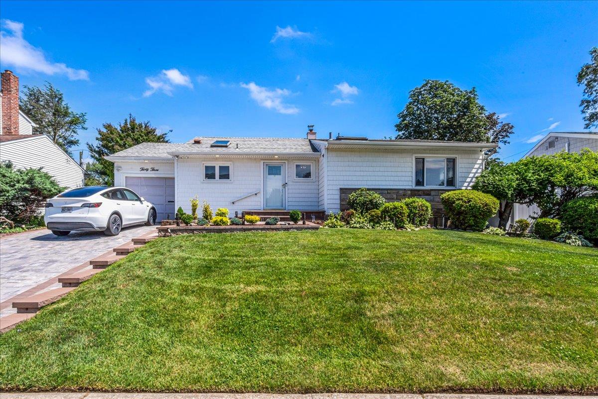 #1 photo, 33 Steven Street, ناسو Plainview , NY 11803