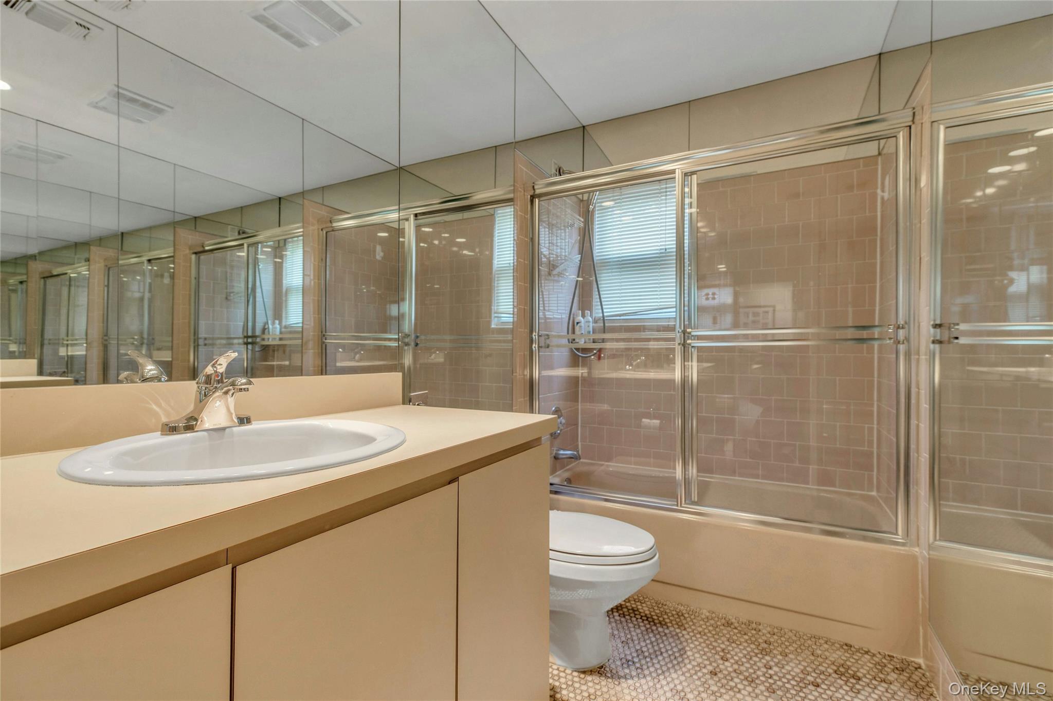 #16 photo, 74 Woods Drive, ナッソー郡 East Hills , NY 11576