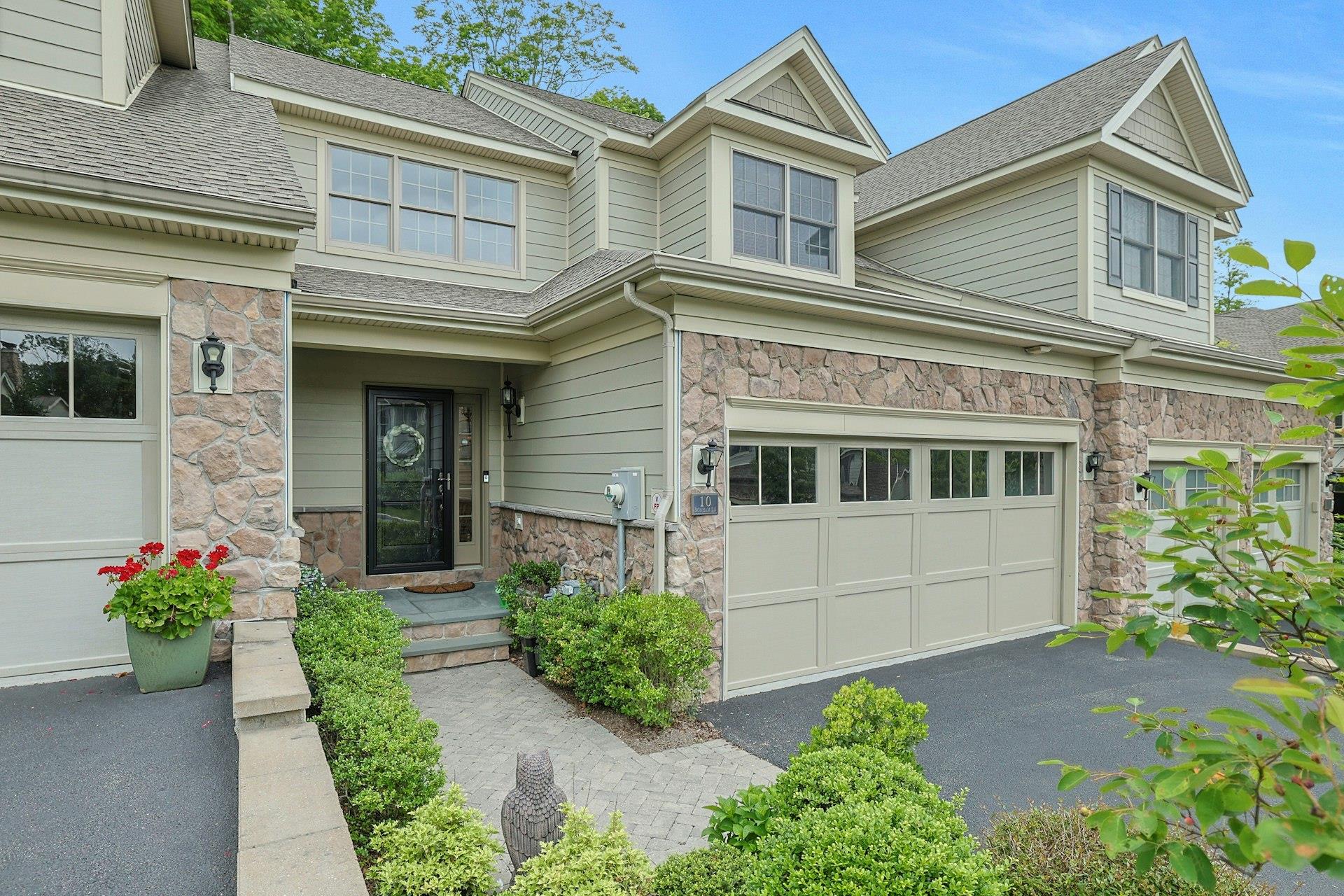 #1 photo, 10 Bonham Lane, Cortlandt Manor , NY 10567