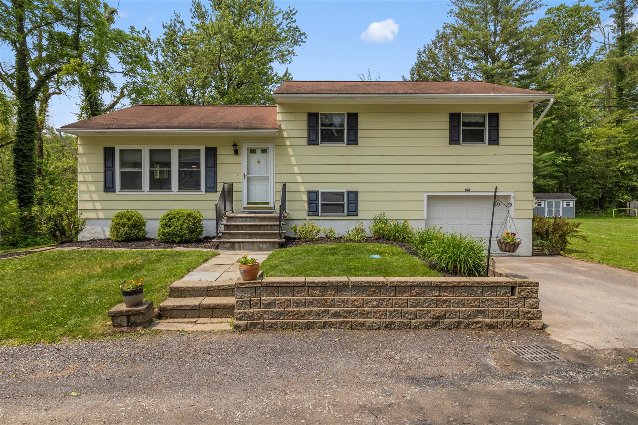 #1 photo, 10 Dogwood Lane, New Paltz , NY 12561