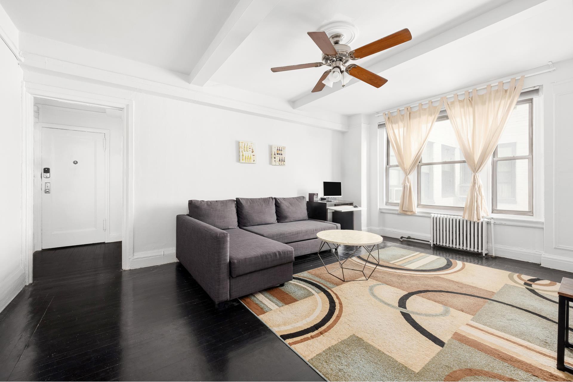 #1 photo, 325 W 45TH Street, مانهاتن Hells Kitchen , NY 10036