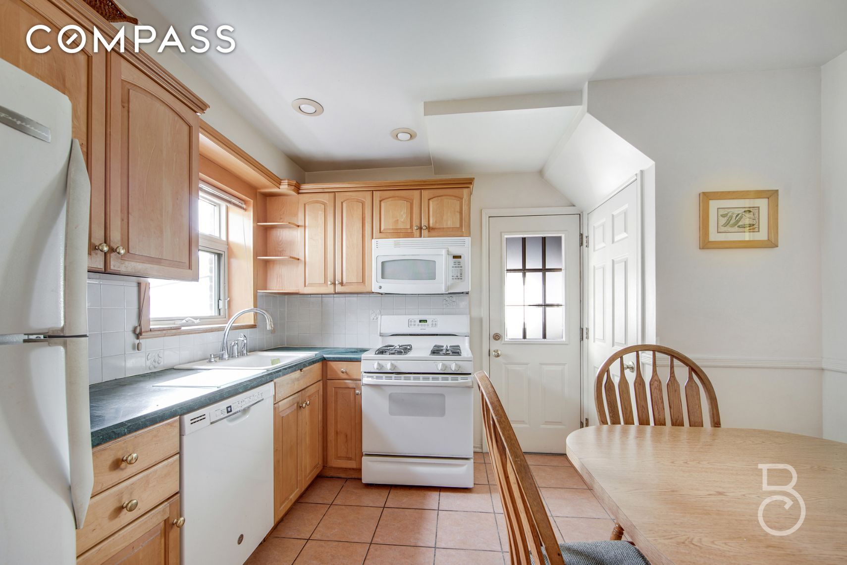 #4 photo, 13-12 146th Street, クイーンズ区 Whitestone , NY 11357