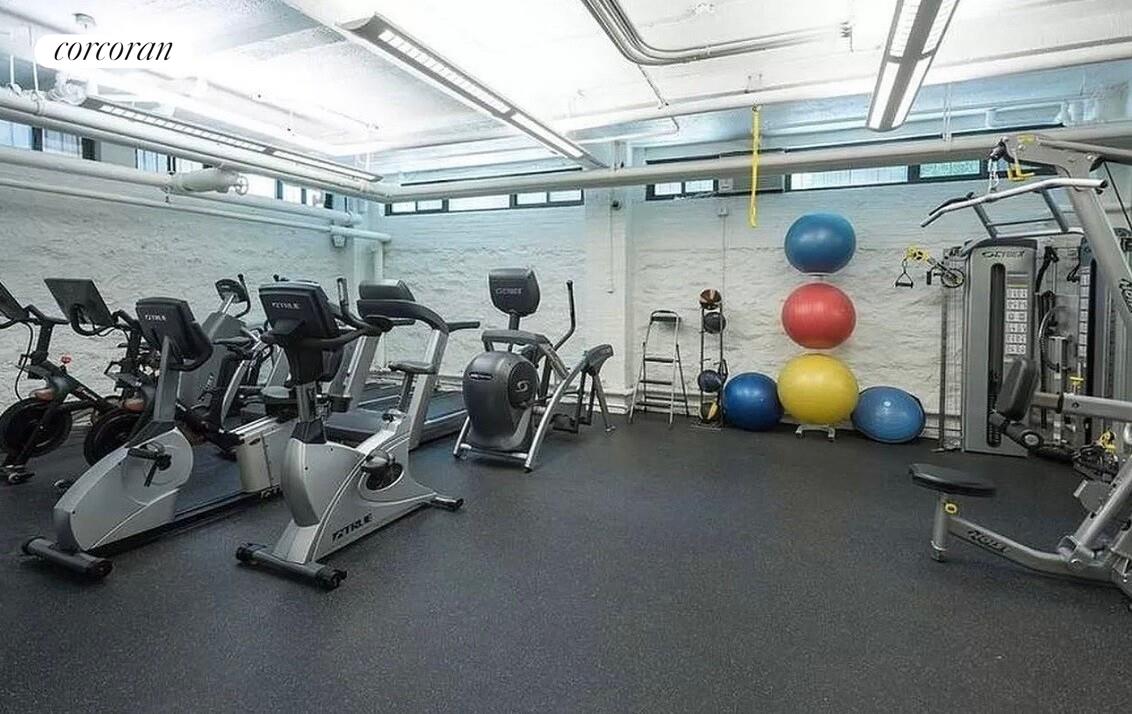 #8 photo, 235 E 73RD Street, マンハッタン Lenox Hill , NY 10021