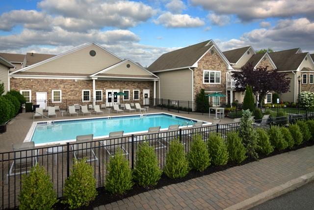 #1 photo, 2200 Dolphin Lane, 東長島 Holbrook , NY 11741