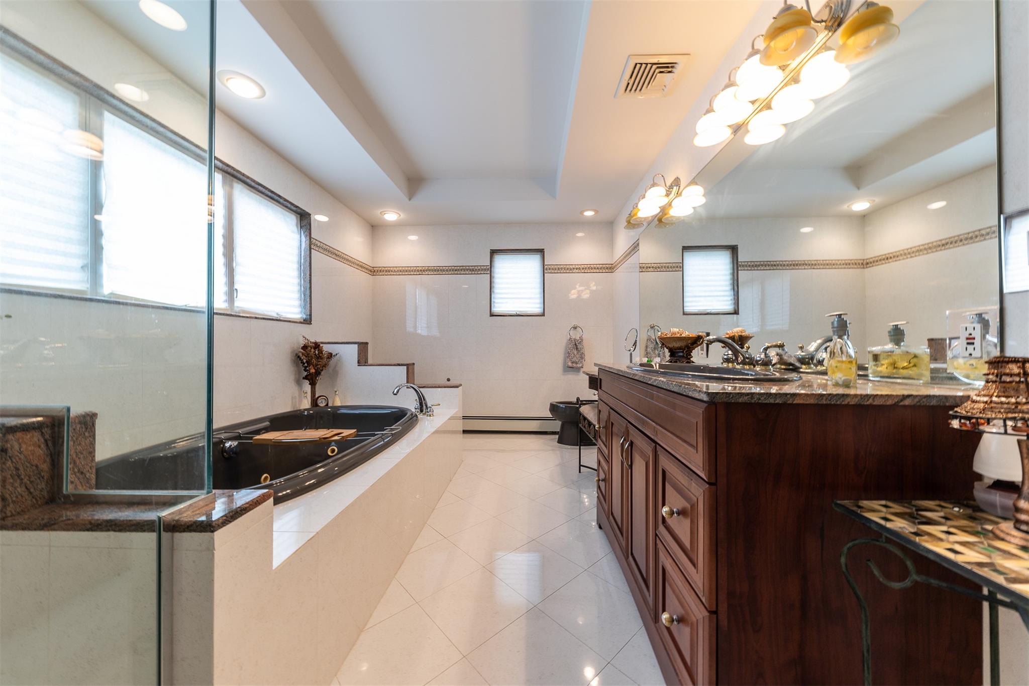 #17 photo, 102 Davison Avenue, ナッソー郡 Oceanside , NY 11572