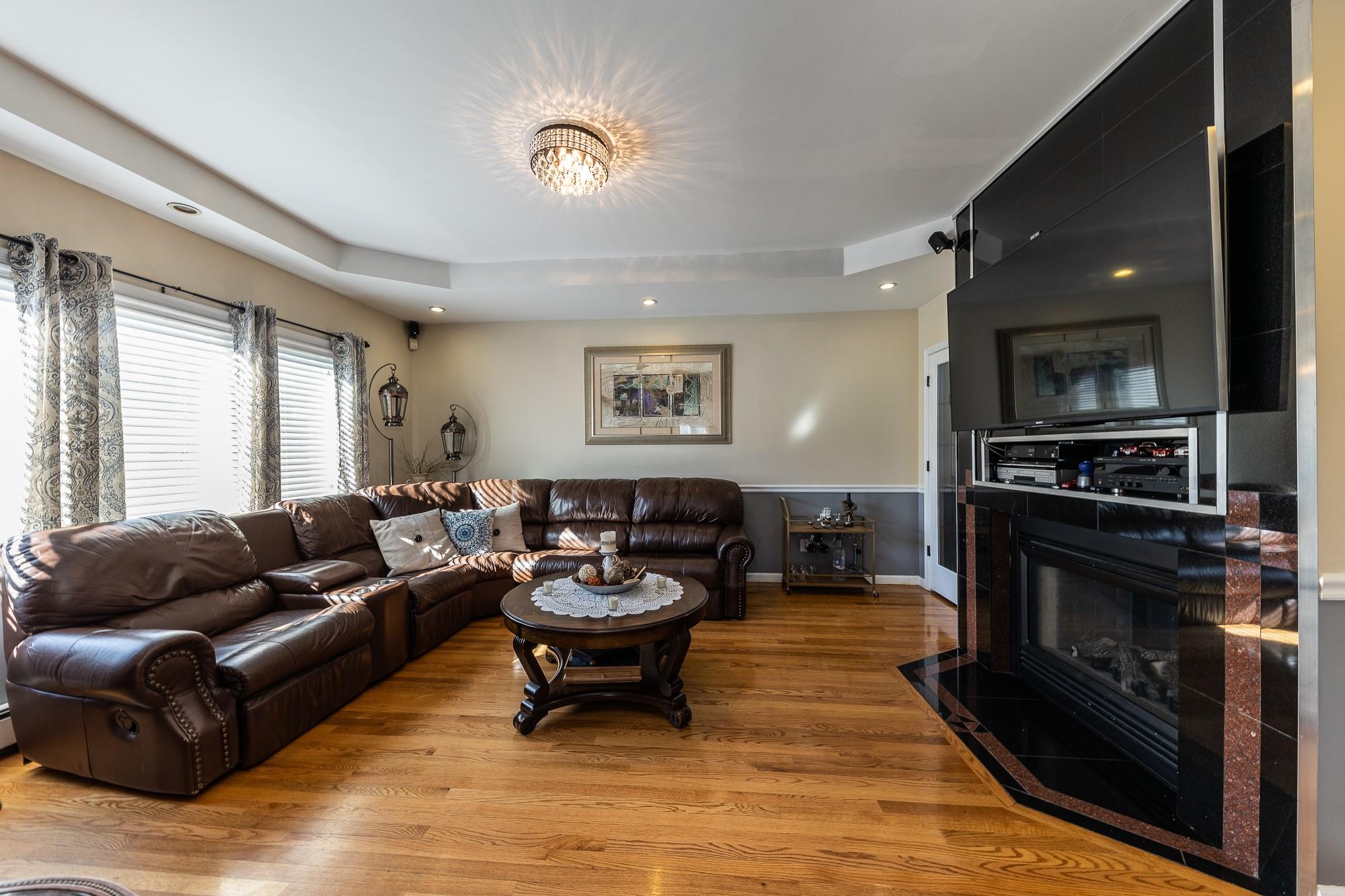 #2 photo, 102 Davison Avenue, ナッソー郡 Oceanside , NY 11572