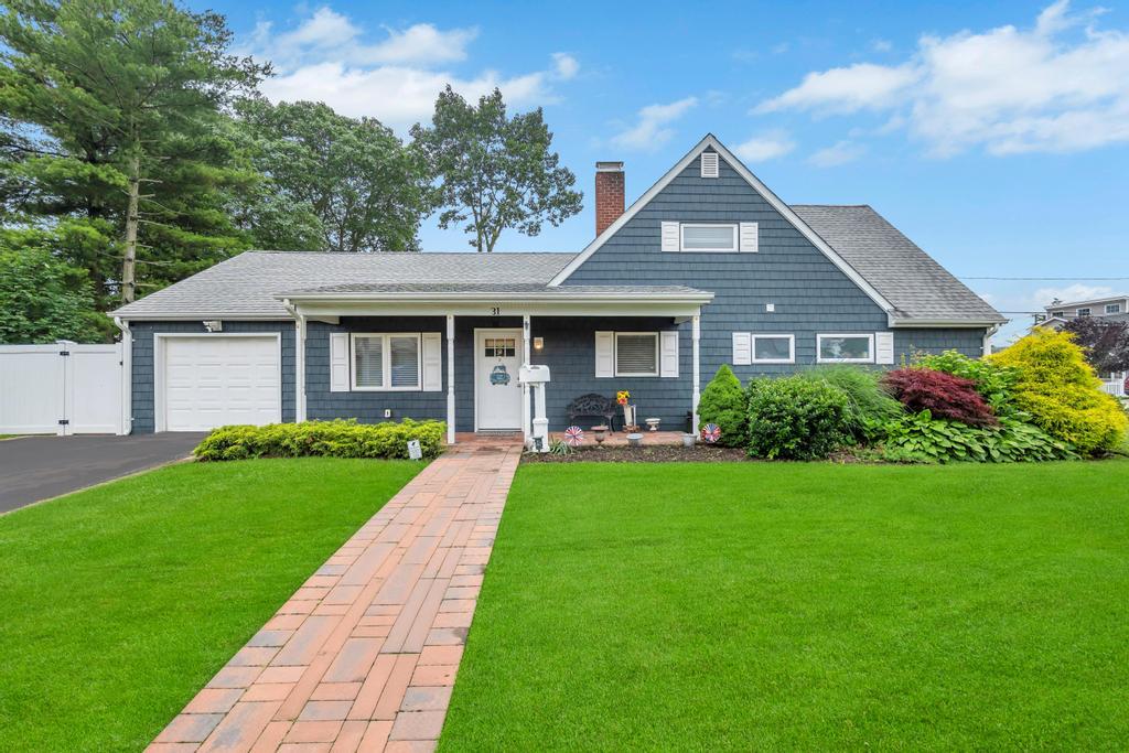 #1 photo, 31 willowood, Wantagh , NY 11793