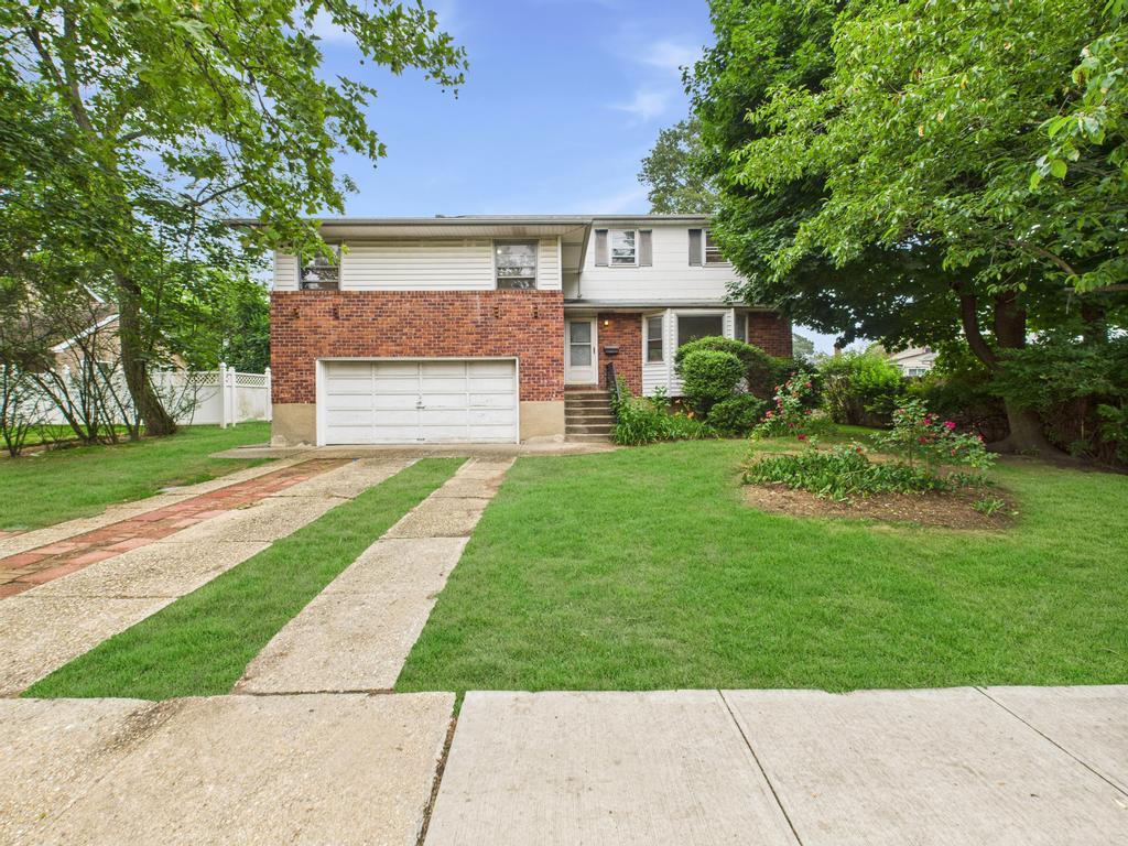 #1 photo, 811 Bellmore Avenue, ناسو East Meadow , NY 11554