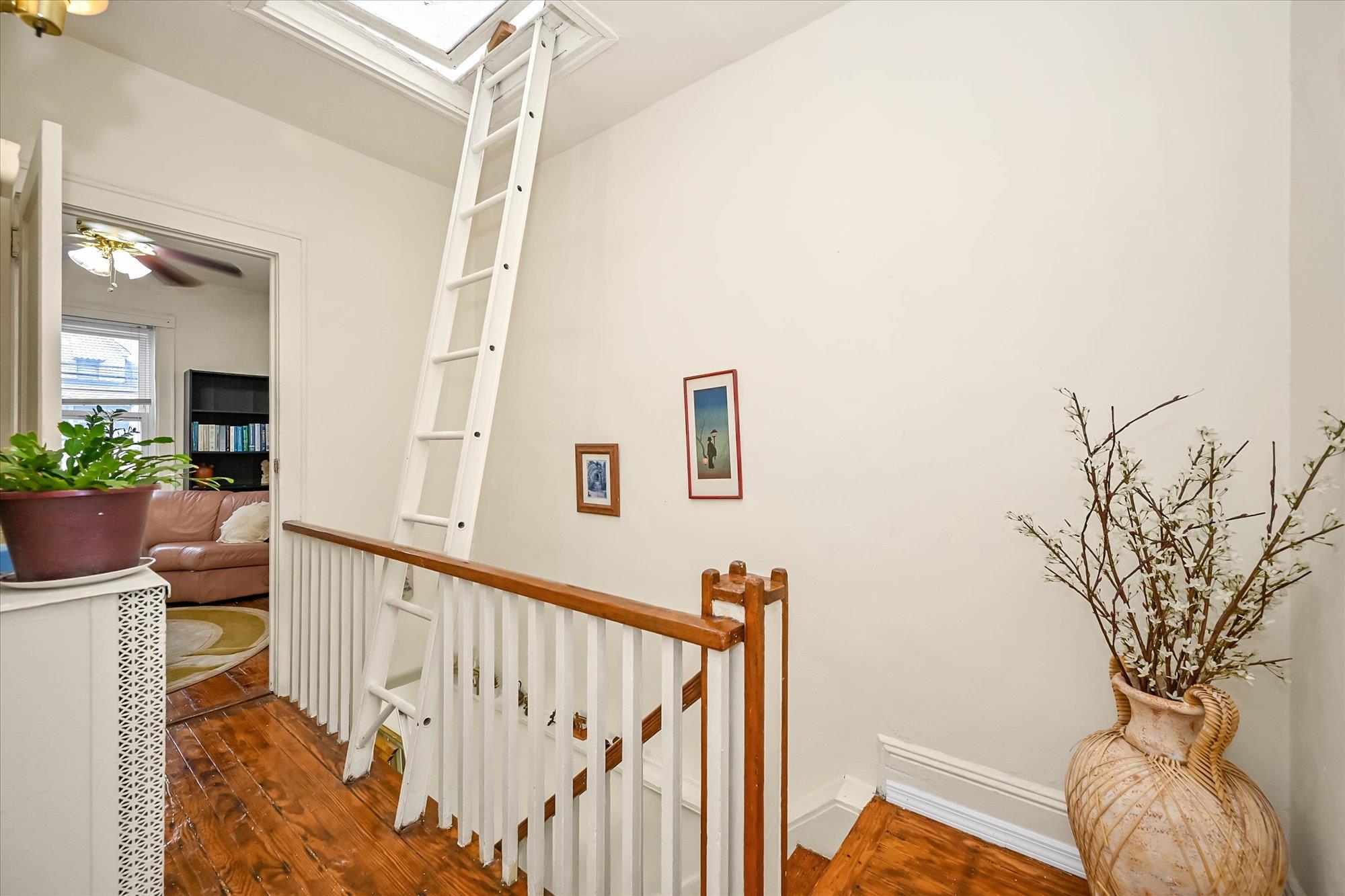 #10 photo, 23-16 101st Street, クイーンズ区 East Elmhurst , NY 11369