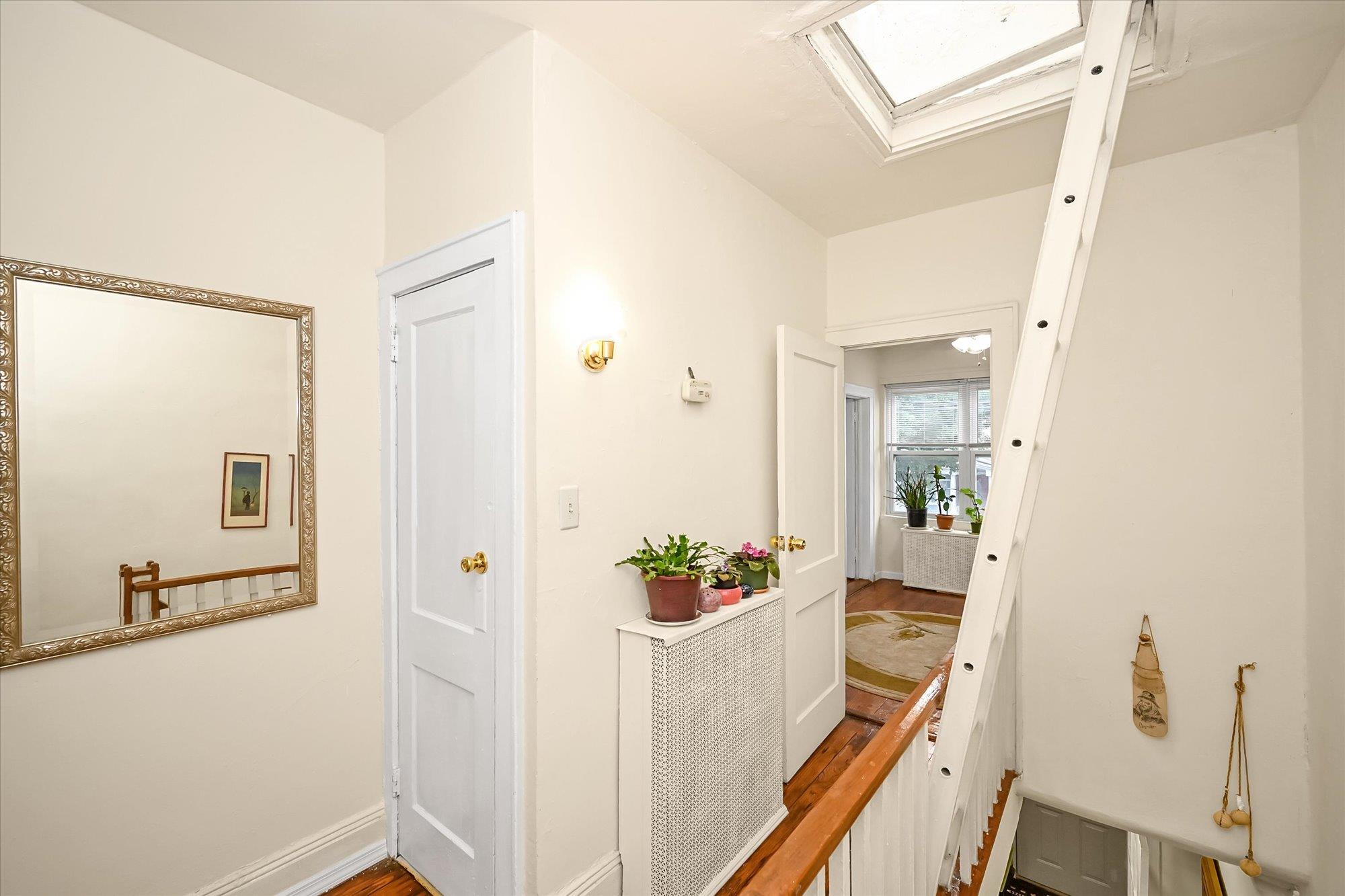 #11 photo, 23-16 101st Street, クイーンズ区 East Elmhurst , NY 11369