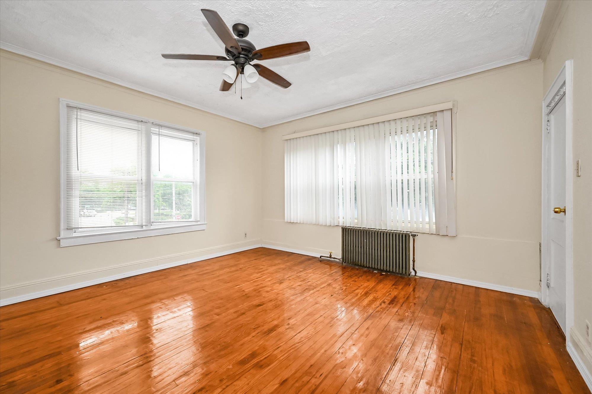 #14 photo, 23-16 101st Street, クイーンズ区 East Elmhurst , NY 11369