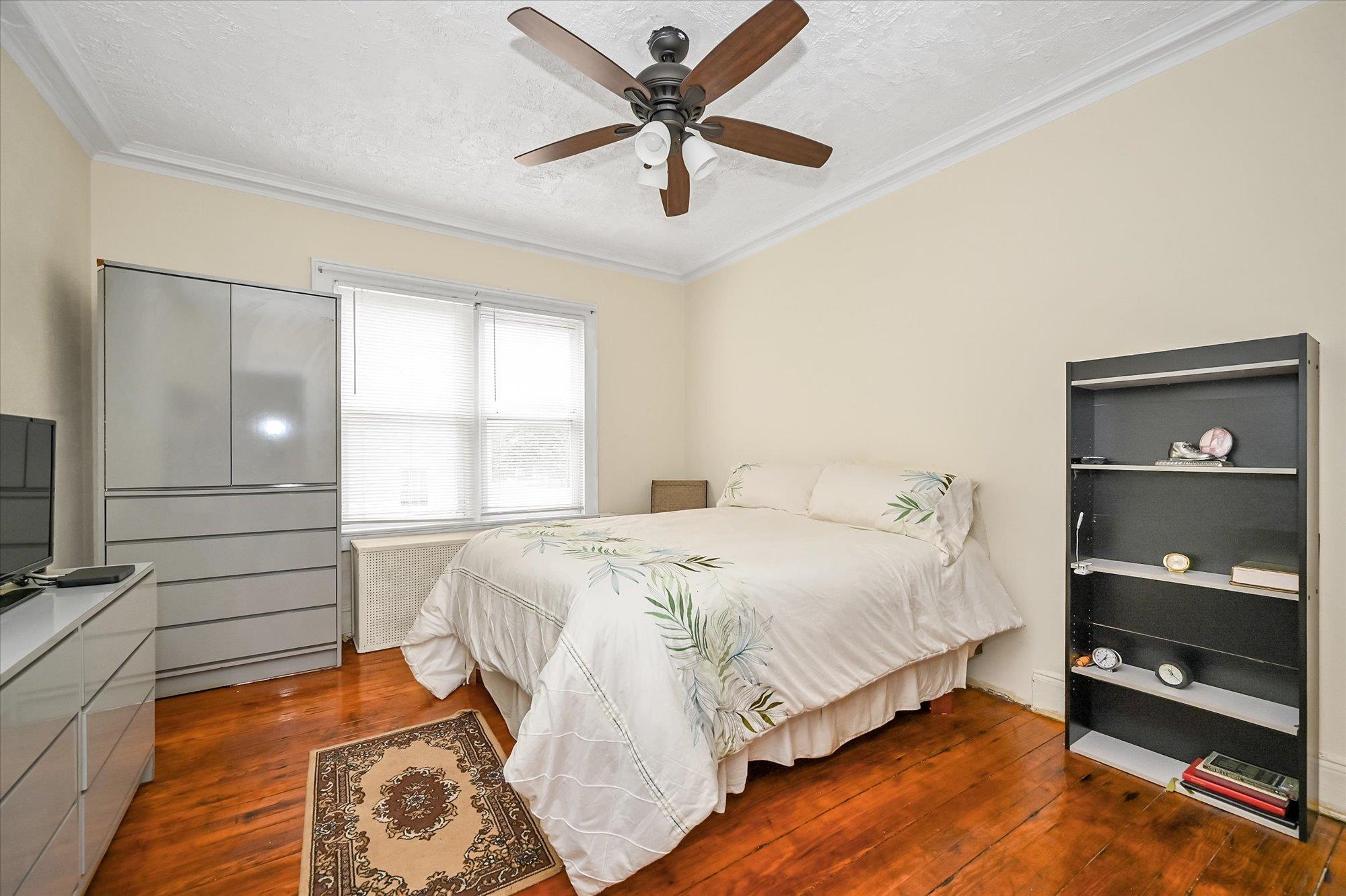 #15 photo, 23-16 101st Street, クイーンズ区 East Elmhurst , NY 11369