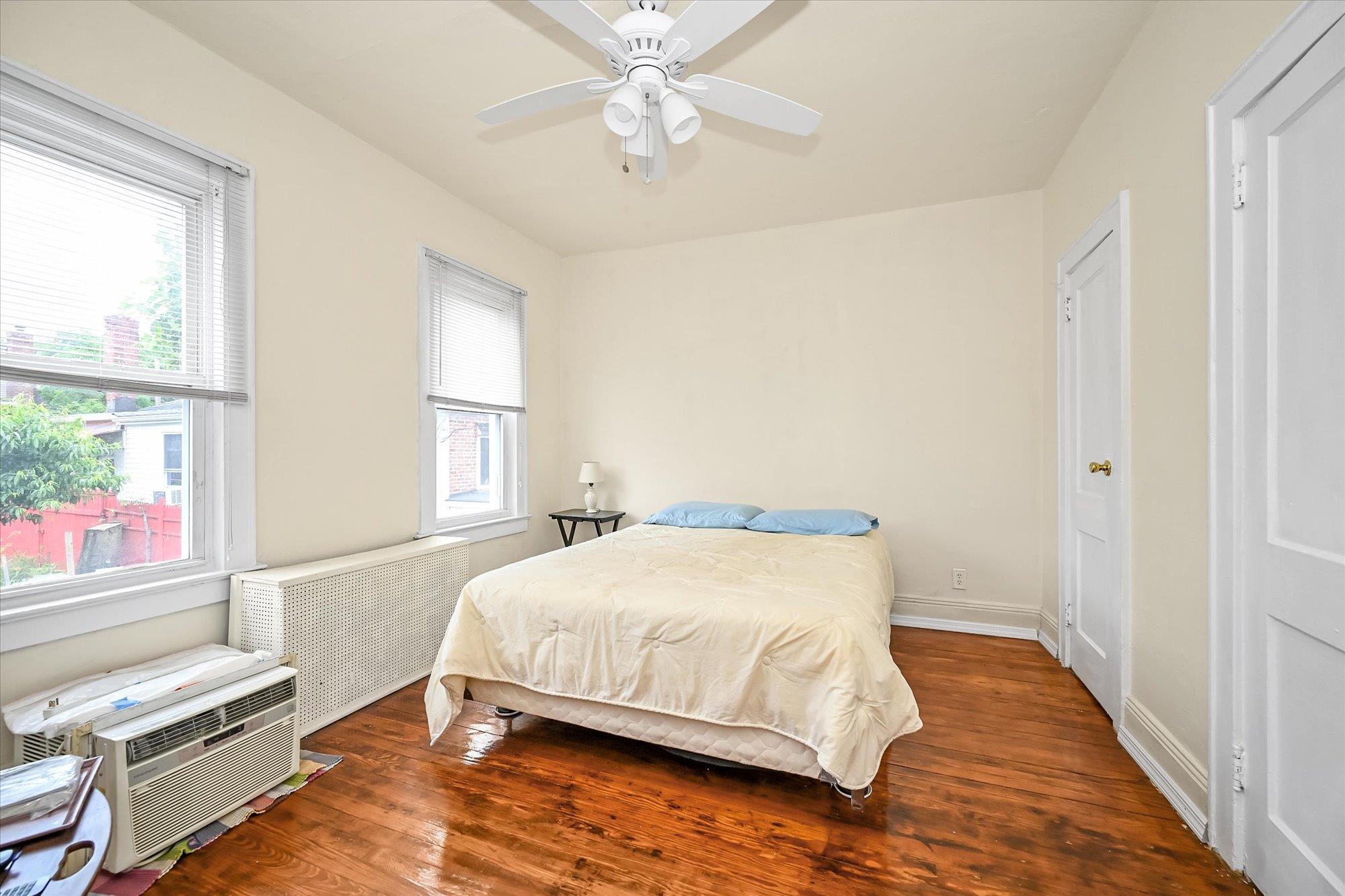 #16 photo, 23-16 101st Street, クイーンズ区 East Elmhurst , NY 11369